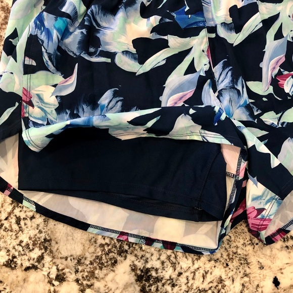 Avía Moister Wicking Athletic Shorts Size: Large (L) 12-14 - Picture 2 of 4